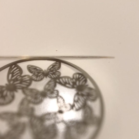 Set of golden butterfly necklace and earrings - Picture 7 of 7